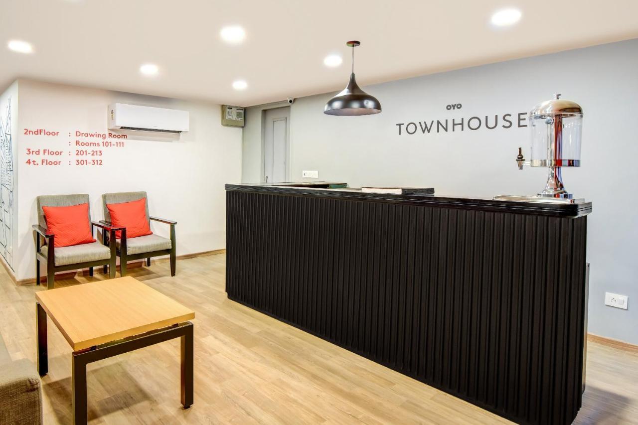 Готель Oyo Townhouse 115 Patel Nagar Нью-Делі Екстер'єр фото