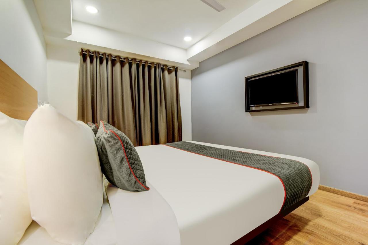 Готель Oyo Townhouse 115 Patel Nagar Нью-Делі Екстер'єр фото